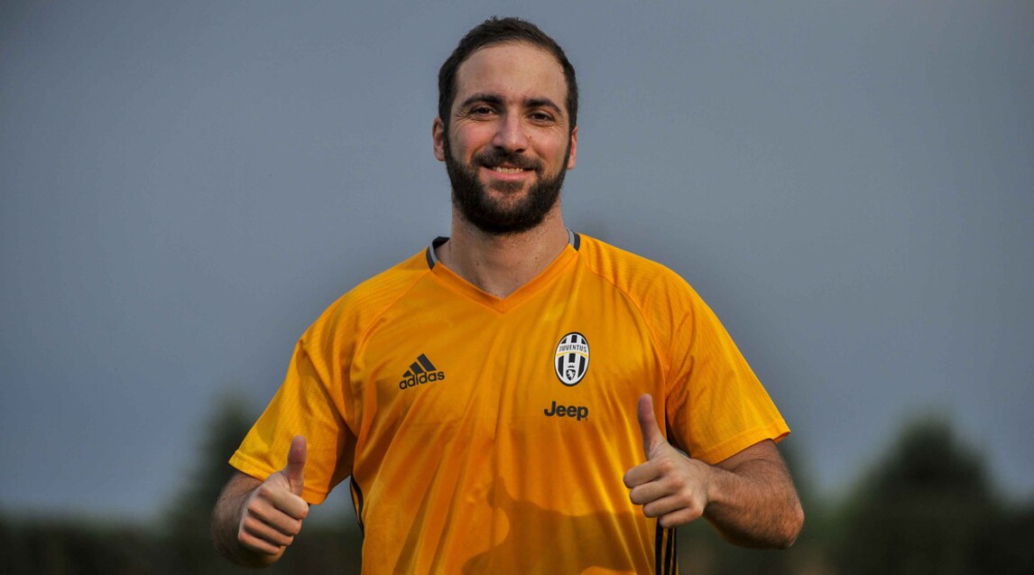 Higuain a Vinovo: primo allenamento con la maglia della Juventus