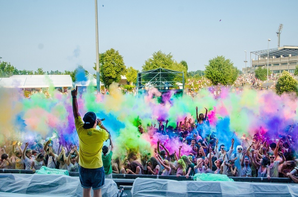 Una pioggia di colori al Fregene Summer Festival