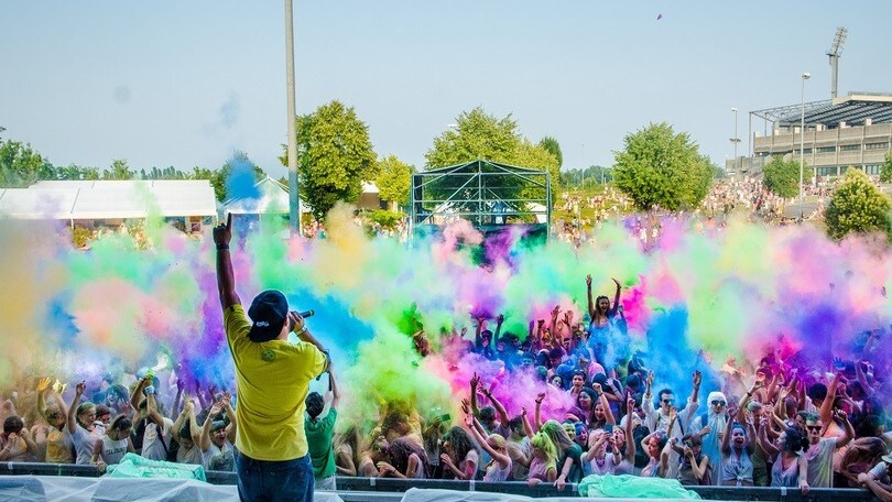 Una pioggia di colori al Fregene Summer Festival