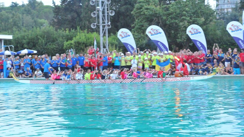 Lo spettacolo del Dragon Boat a Roma