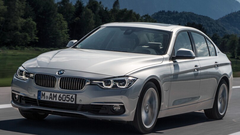 BMW 330e, la prova doppia – ibrida plug-in ma anche sportiva