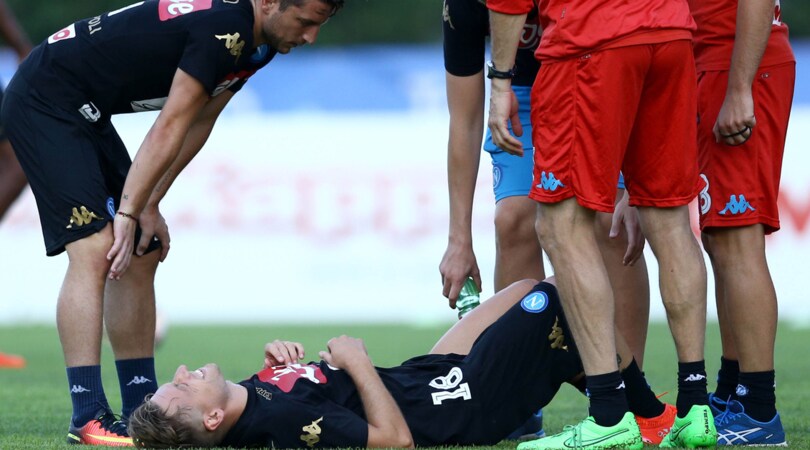 Napoli, Giaccherini ko, Valdifiori va in bici, De Laurentiis firma autografi