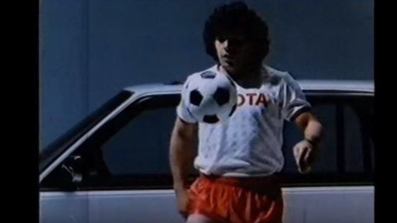 Napoli 90, Maradona palleggia per Toyota