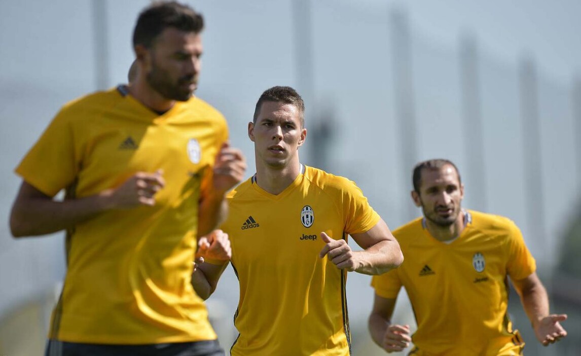 Juventus, a Vinovo arrivano gli azzurri e Pjaca