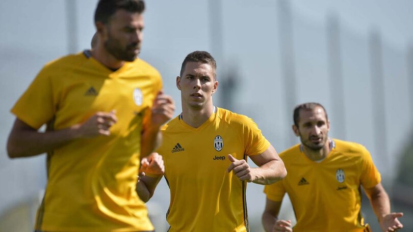 Juventus, a Vinovo arrivano gli azzurri e Pjaca