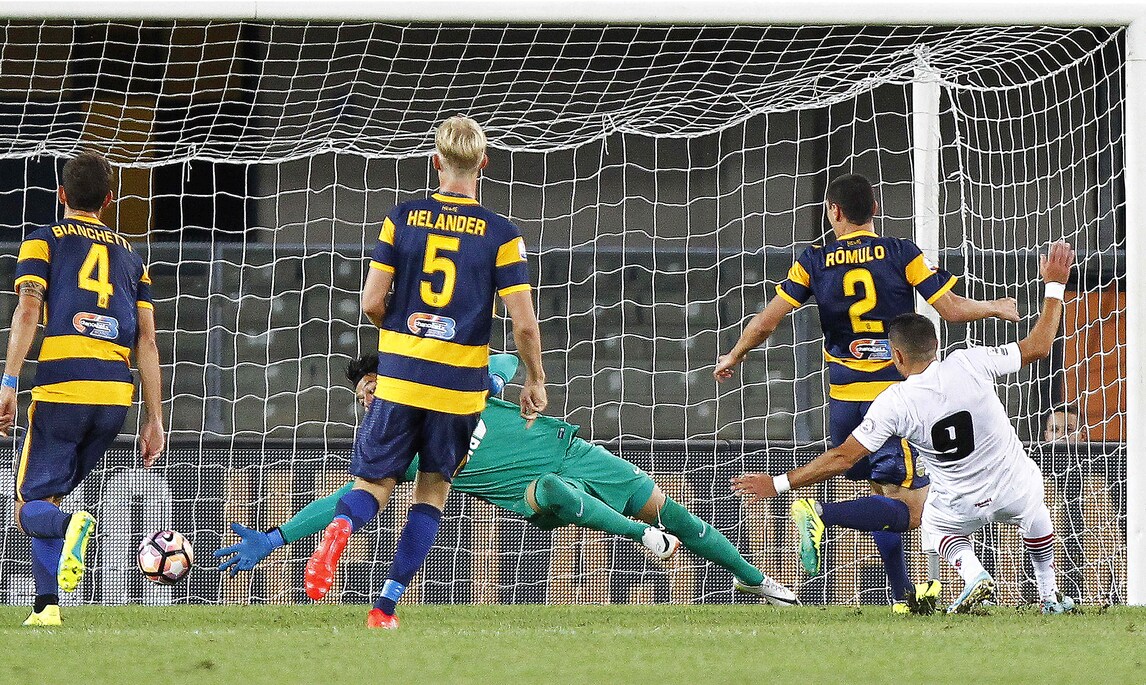 Coppa Italia, Verona, decide Ganz: adesso c'è il Crotone. Foggia out a testa alta