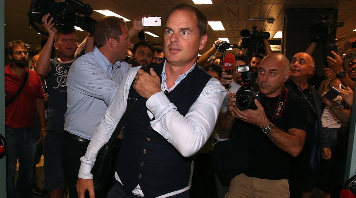 Inter, De Boer arriva a Milano mentre la squadra si allena