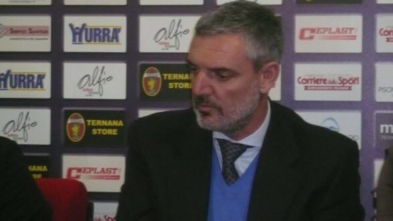 Ternana, l'ex ds Acri replica a Longarini