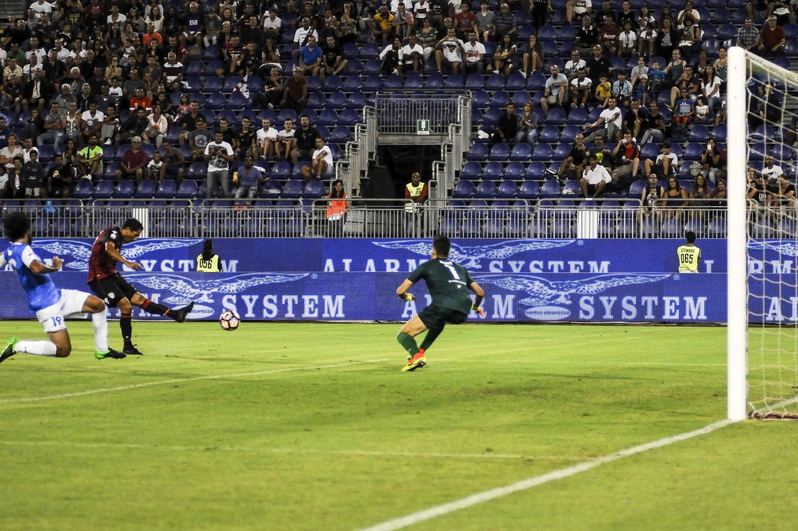 Cagliari, super Borriello: poker nel 5-1 alla Spal