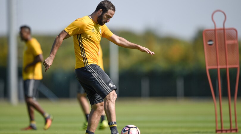Juventus, -4 alla Fiorentina. Higuain accelera