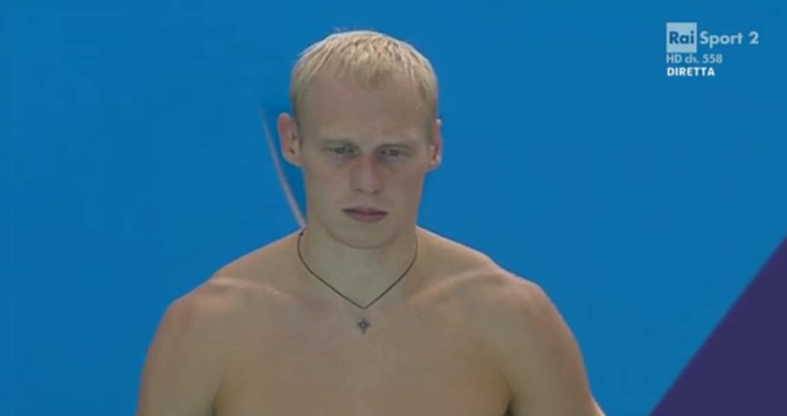 Il campione olimpico di tuffi Zacharov fa un tuffo da 0!
