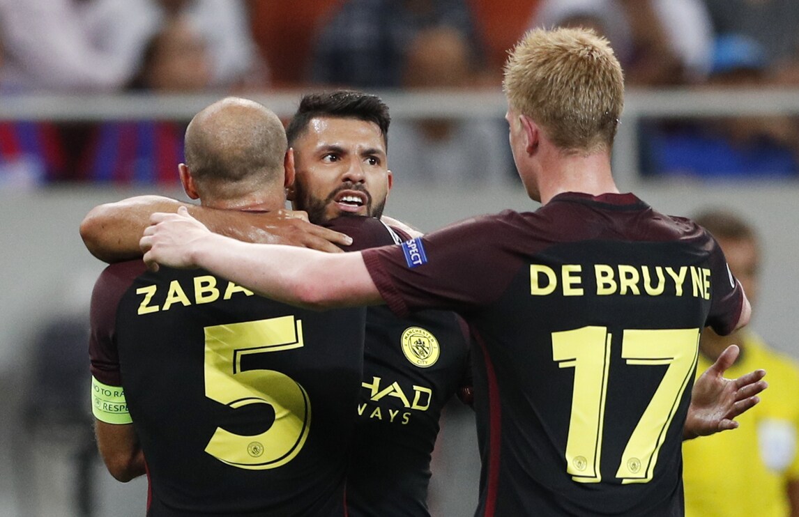 Champions, la folle notte di Aguero: sbaglia due rigori e segna tre gol