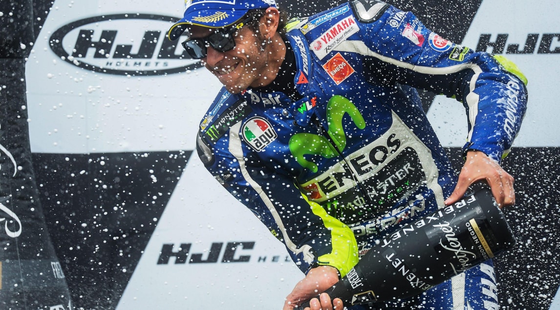 MotoGp: rimonta da urlo di Rossi, è festa sul podio!