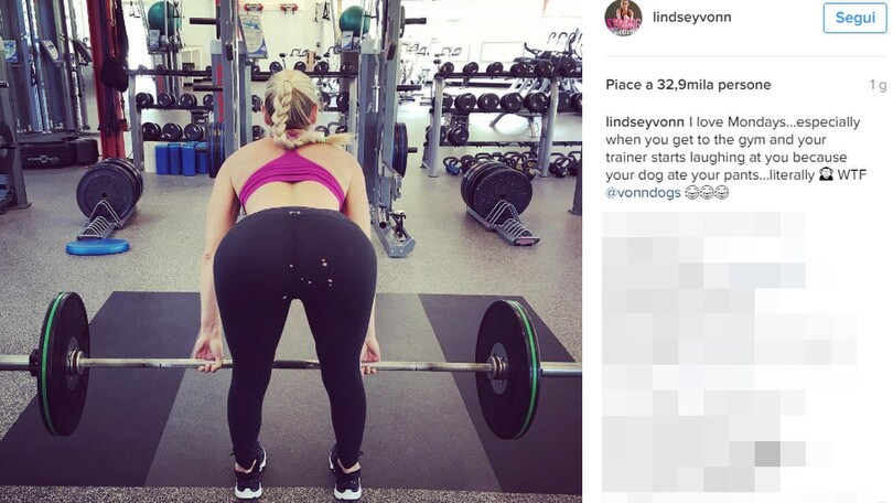 Lindsey Vonn: la posa è sexy ma spuntano i buchi sul lato B