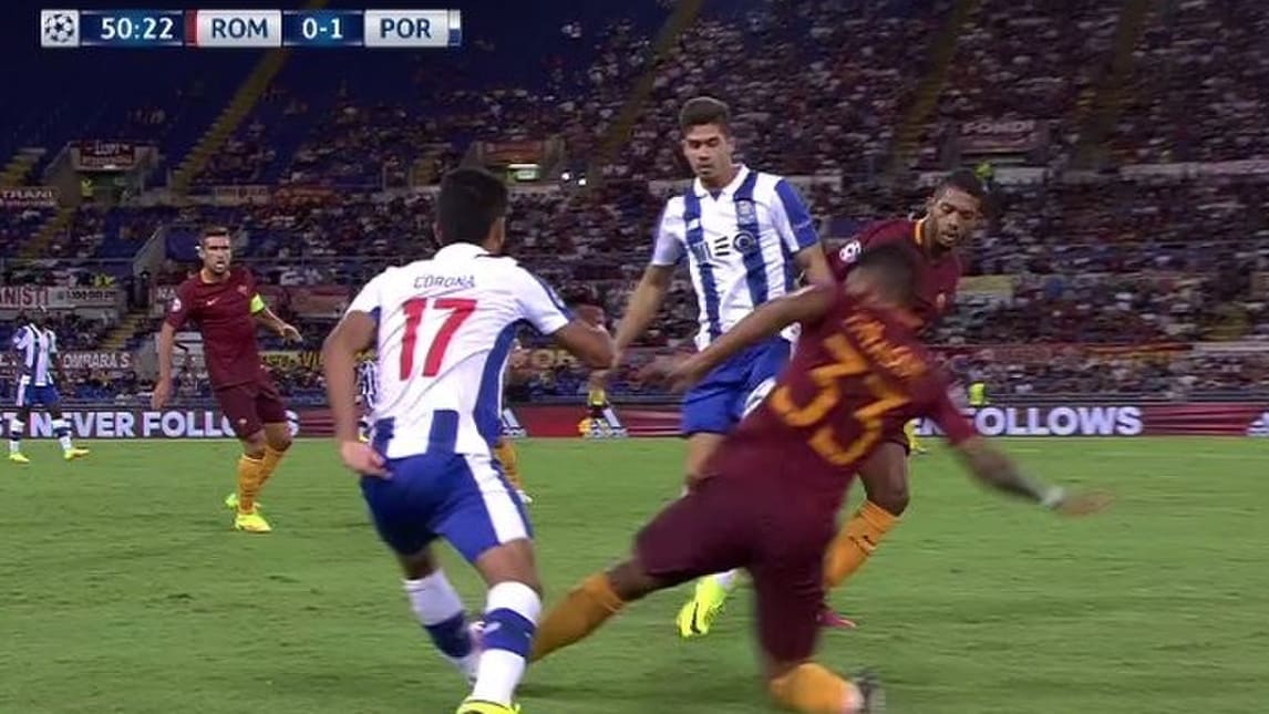 Champions League, altro rosso per la Roma: espulso Emerson