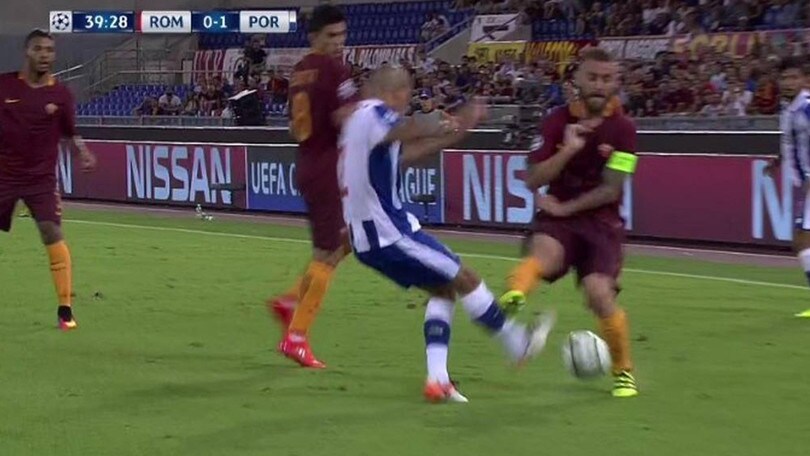 Roma, De Rossi ci ricasca: sono 14 le espulsioni in carriera