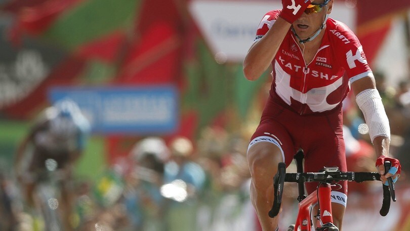 Vuelta: La Camperona a Lagutin, Quintana in rosso