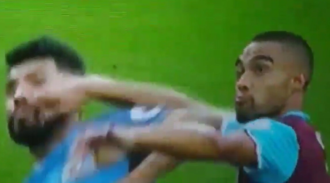 Premier League: Aguero perde la testa, gomitata in faccia all'avversario