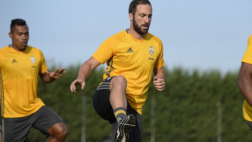 Juventus, Higuain: quanta concentrazione a Vinovo