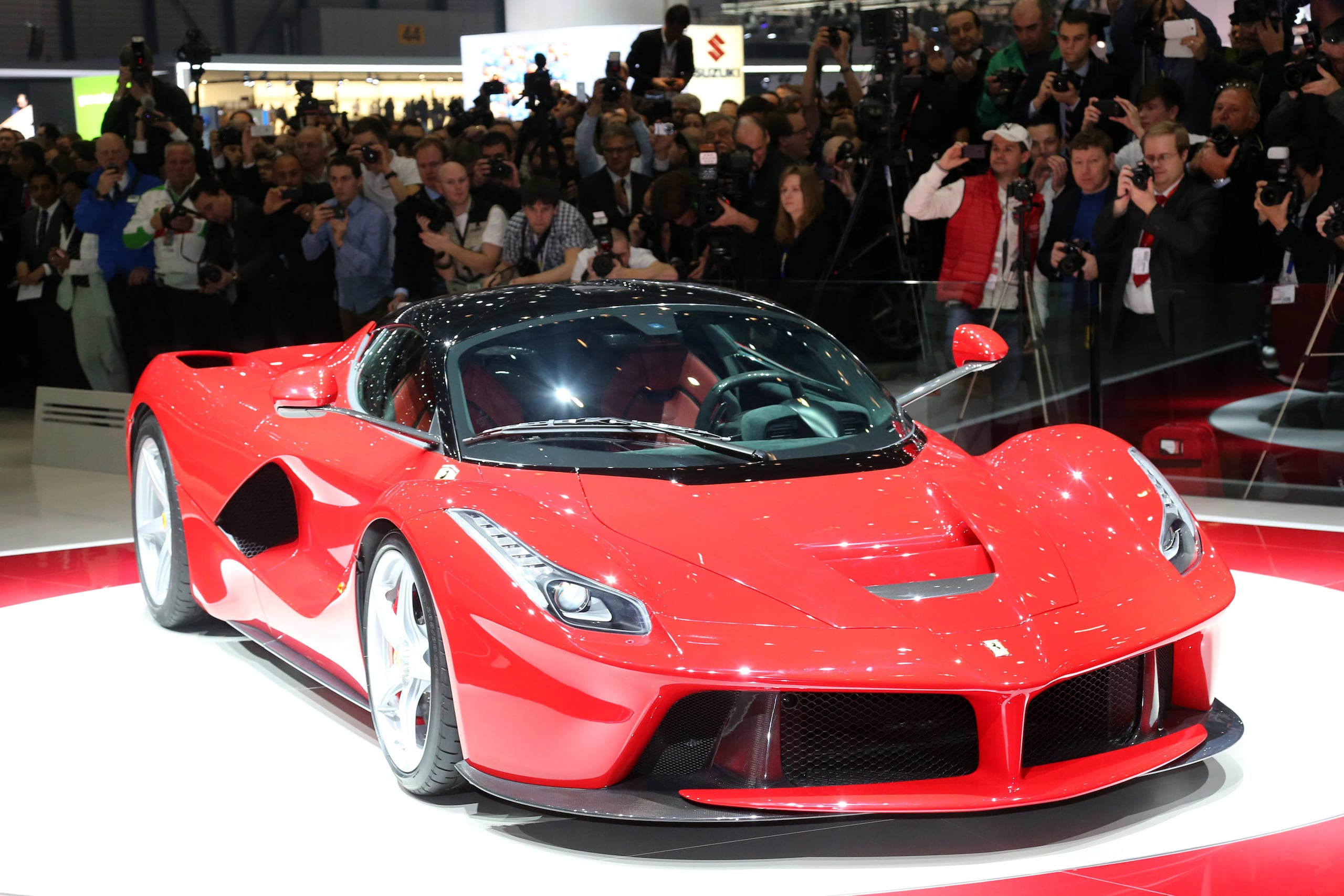 Ferrari mette all'asta supercar da 1 milione per vittime terremoto