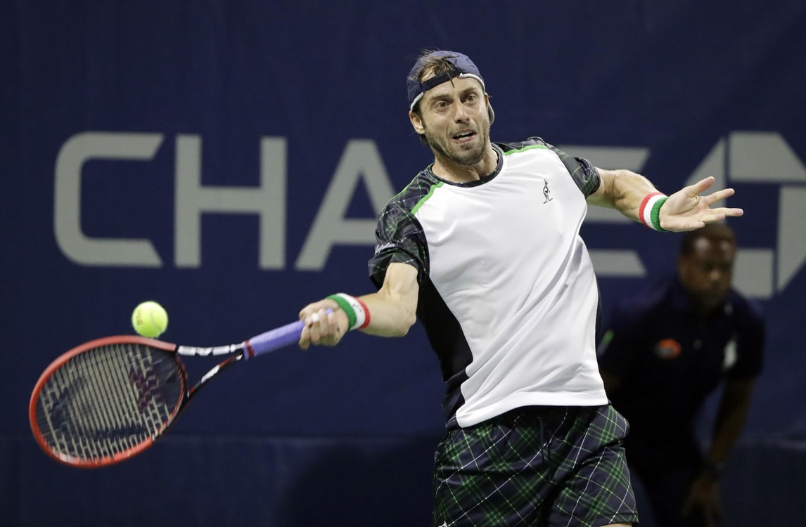 Tennis, Us Open: Lorenzi da applausi: batte Simon e vola al 3° turno