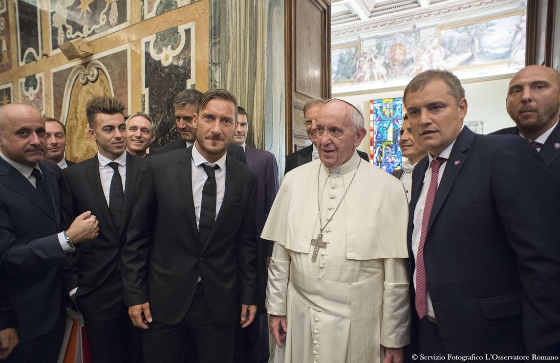La Roma in Vaticano, quanti sorrisi per Papa Francesco