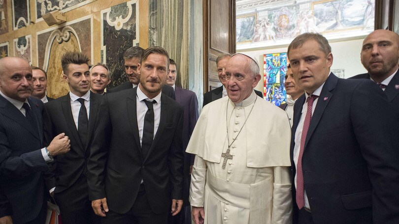La Roma in Vaticano, quanti sorrisi per Papa Francesco