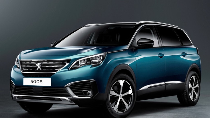 Peugeot 5008, 7 posti in arrivo a Parigi