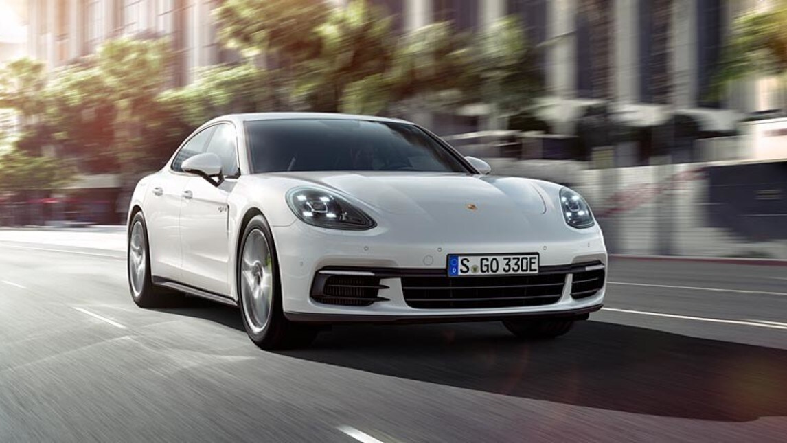 Nuova Panamera 4 E-Hybrid, da Le Mans al Salone di Parigi