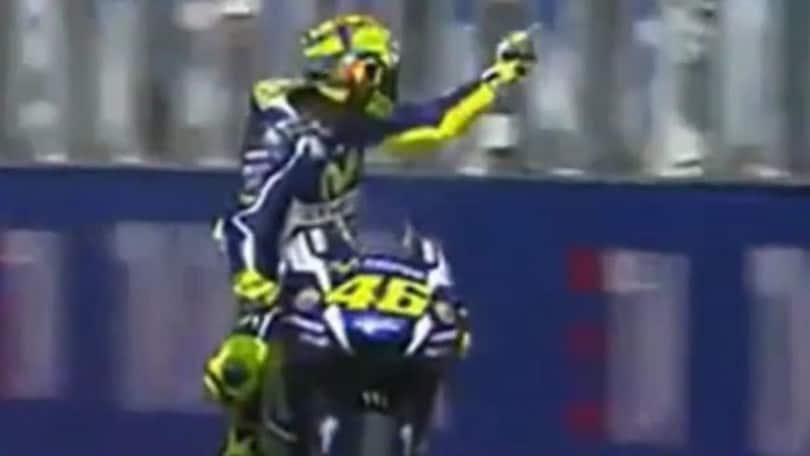 MotoGp, Rossi infuriato con Aleix Espargaro: «E' rimasto in mezzo!»