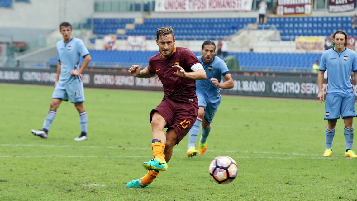 Totti, Berardi, Baggio...: la Top 5 dei migliori rigoristi di sempre in Serie A a confronto con questo inizio di stagione 
