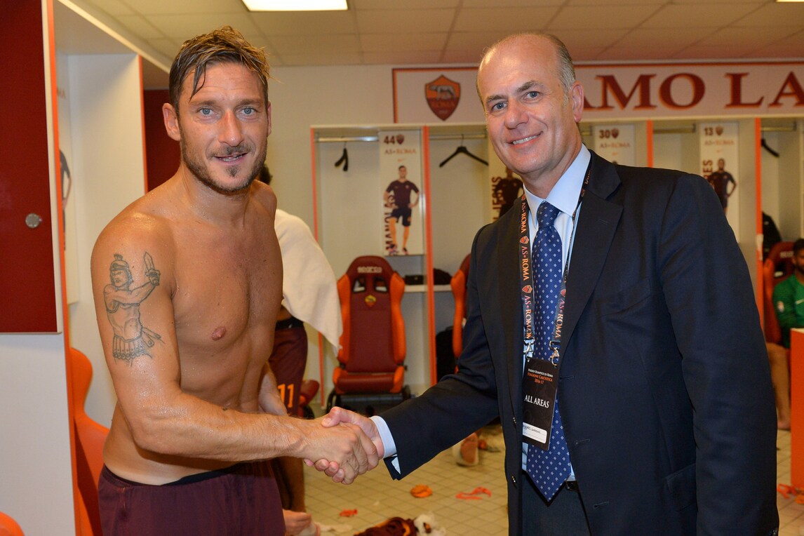 Roma, Gandini prima all'Olimpico: si coccola subito Totti