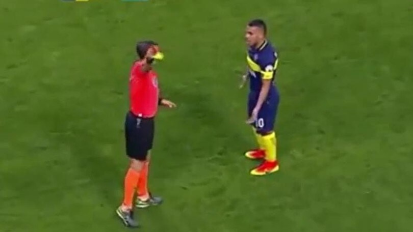 Tevez, gol ed espulsione in tre minuti: che ha detto all'arbitro?