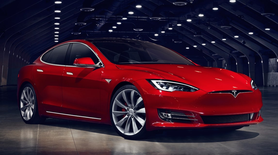 Tesla aggiorna l'Autopilot per renderlo più sicuro
