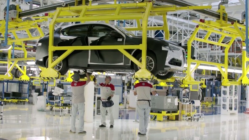 Alfa Romeo Stelvio, prime immagini del SUV a Cassino