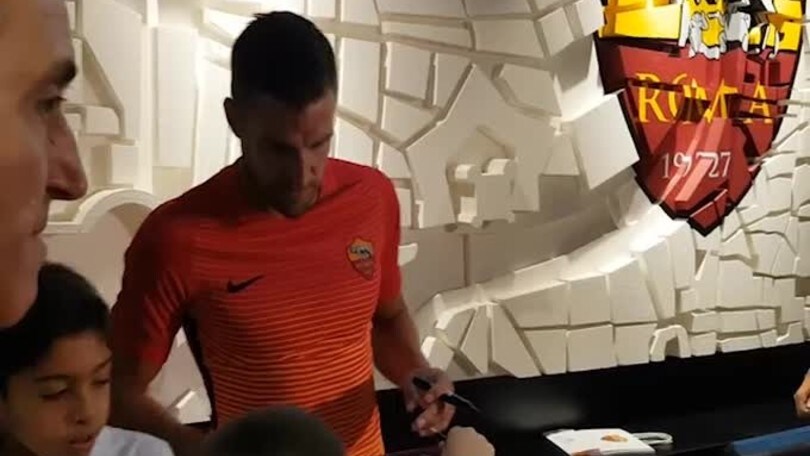 Strootman incontra i tifosi