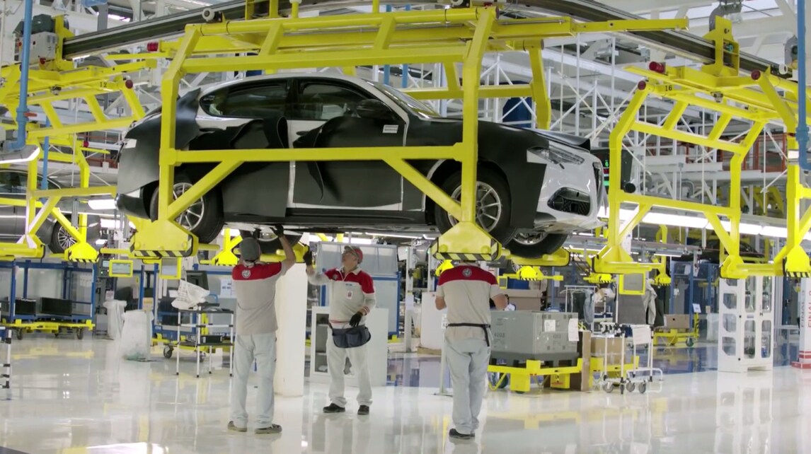 Alfa Romeo Stelvio, prima immagine del SUV a Cassino