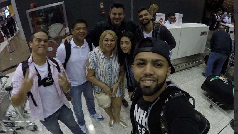 Inter, arriva Gabigol: eccolo all'aeroporto con la famiglia