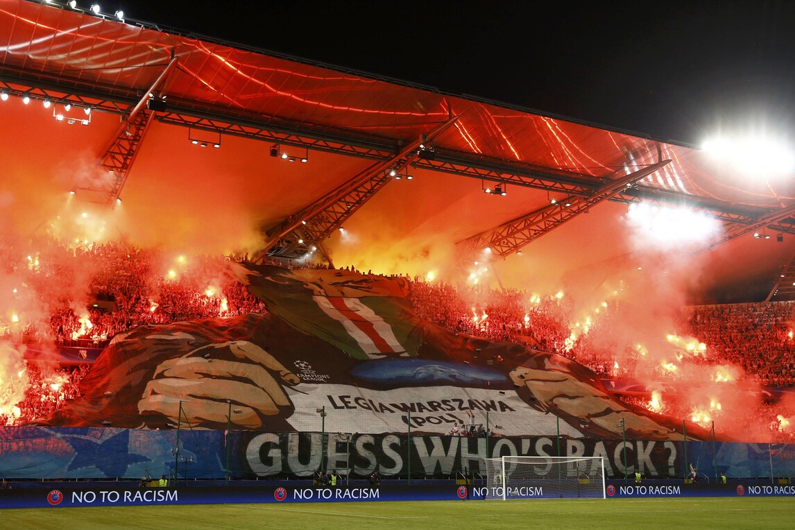 Intemperanze e razzismo: l'Uefa apre un procedimento su Legia-Dortmund