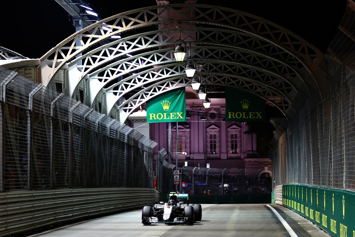 F1 Singapore, Rosberg in pole. Male la Ferrari: Raikkonen 5°, Vettel ultimo