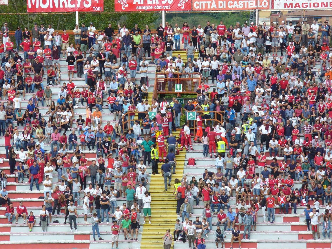 Serie B, Perugia-Ternana interrotta per morte spettatore. Il derby finisce con la 'melina'