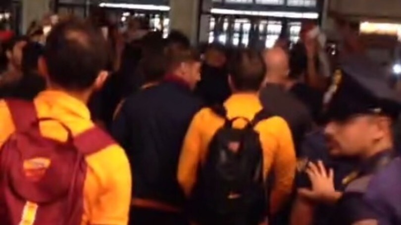 Roma, entusiasmo e cori per Totti all’arrivo a Firenze