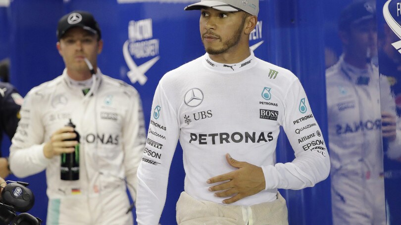 F1 Singapore, Hamilton: «Finora non è stato il mio weekend»