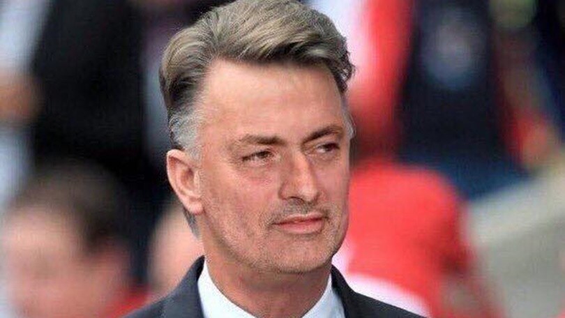 Manchester United flop, Mourinho perde con Mazzarri: l'ironia sui social