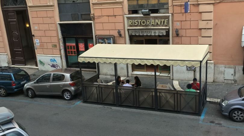 Virginia Raggi a pranzo a Via dei Mille