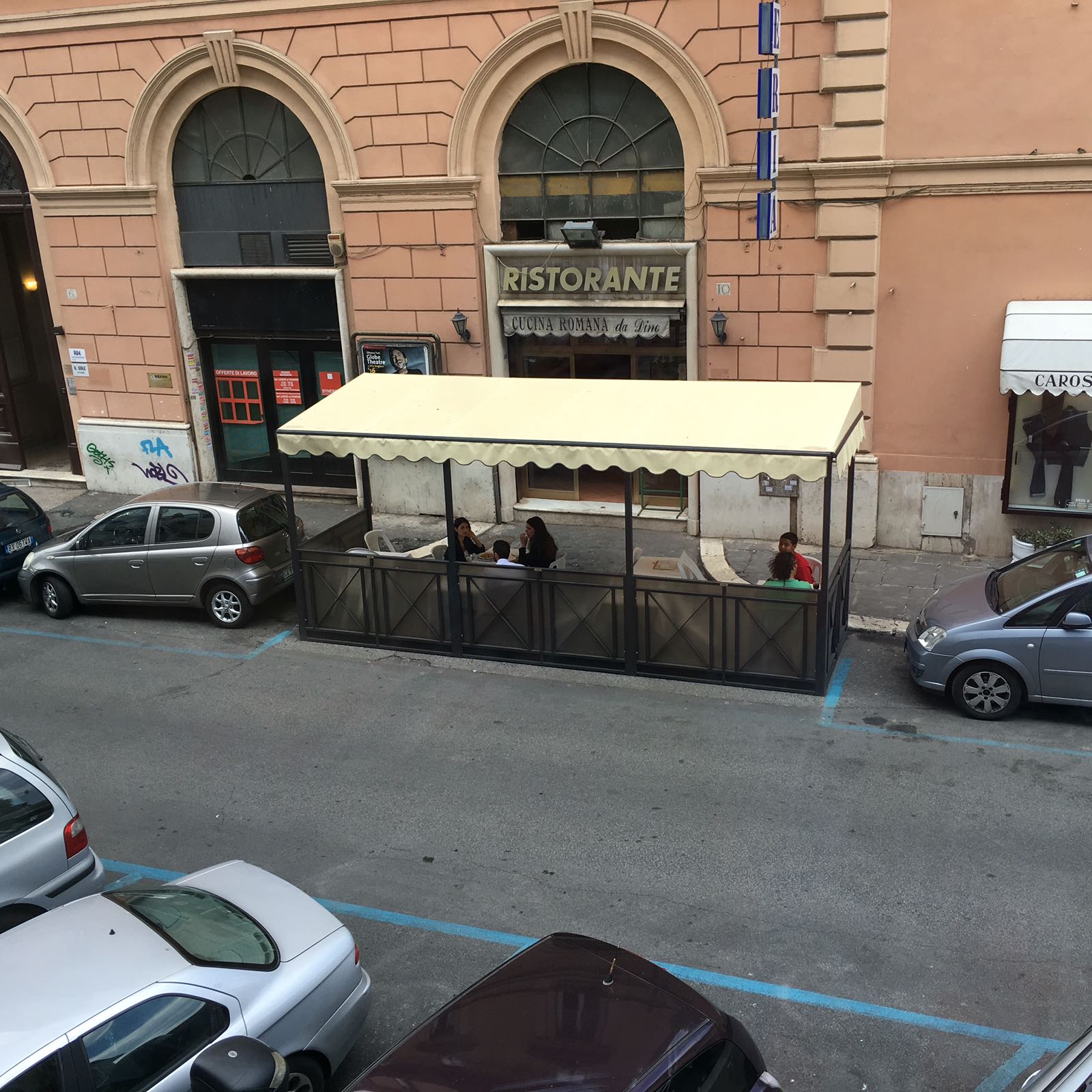 Raggi, niente incontro con Malagò: era a pranzo a Via dei Mille FOTO ESCLUSIVE