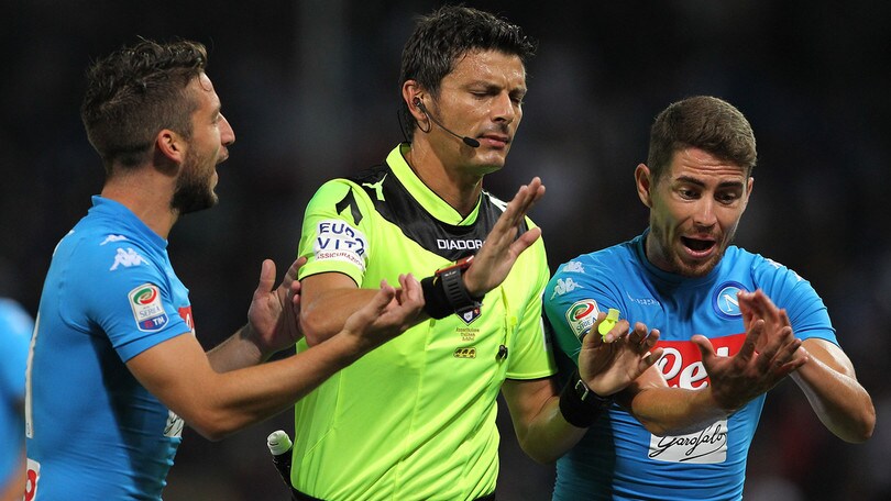 Moviola: Damato, la svista è doppia. Negati al Napoli due rigori
