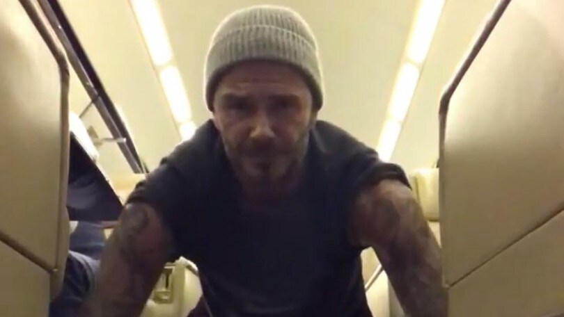 Beckham flessioni ad alta quota per #22PushupChallenge