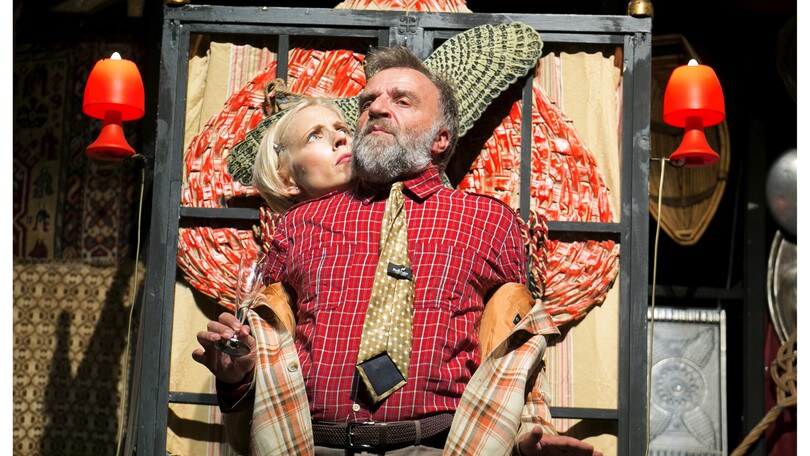 Gaia De Laurentis e Ugo Dighero sul palco del teatro Golden