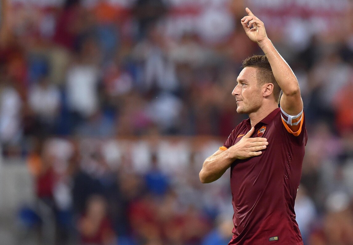 Diretta Totti 40. Il mondo del calcio fa gli auguri al capitano della Roma
